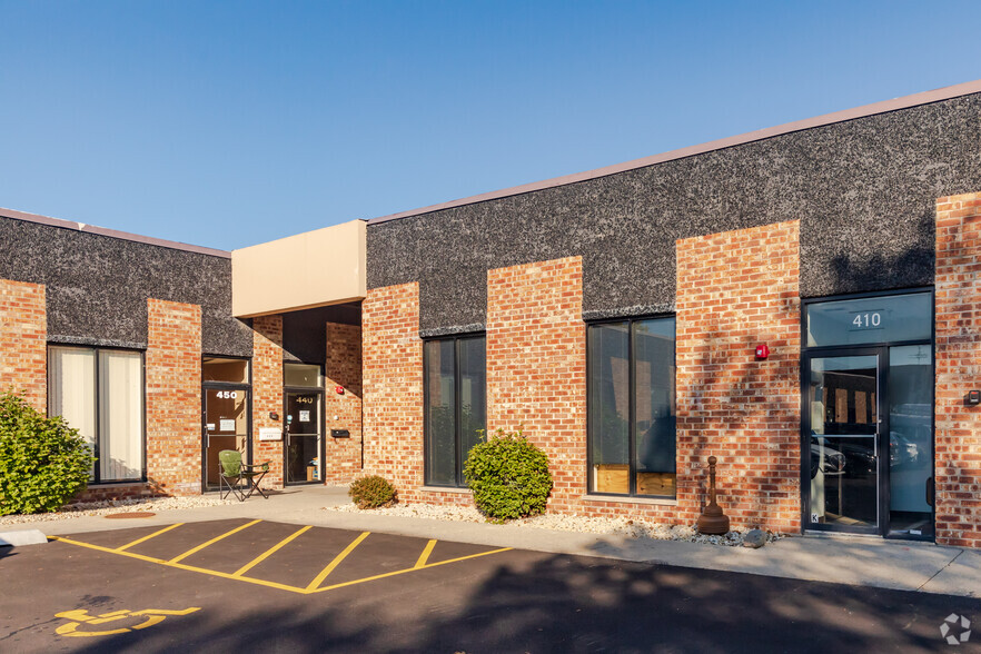 400-490 Bonnie Ln, Elk Grove Village, IL for lease - Primary Photo - Image 1 of 8