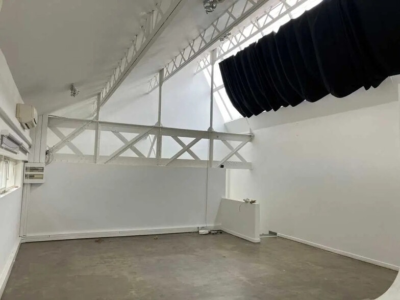 47 Avenue De L'Europe, Courbevoie for sale - Building Photo - Image 1 of 1