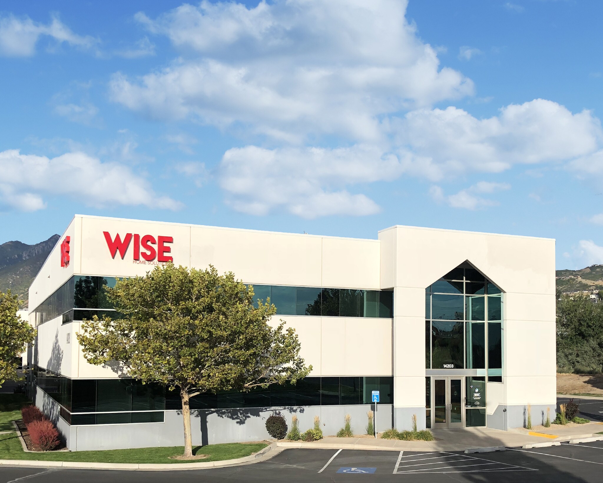 14203 S Minuteman Dr, Draper, UT for lease Primary Photo- Image 1 of 4