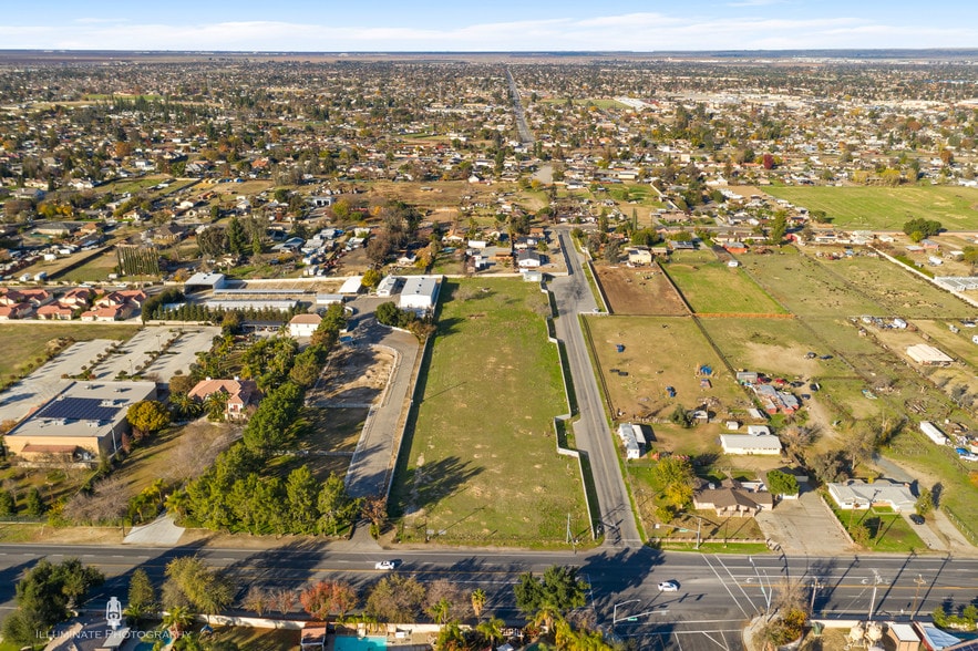 10514 Brimhall Rd, Bakersfield, CA for sale - Building Photo - Image 1 of 13