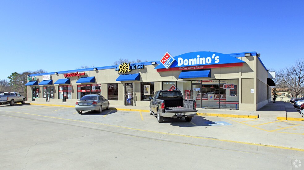 1207-1211 W Grand Ave, Gainesville, TX for sale - Primary Photo - Image 1 of 1