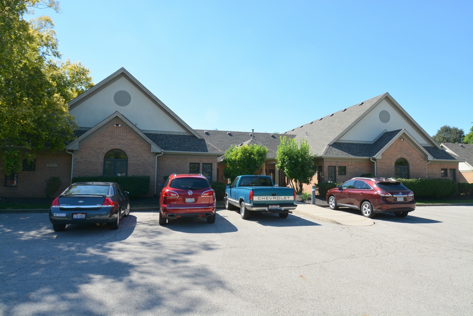 5975 Kentshire Dr, Kettering, OH for lease Primary Photo- Image 1 of 16