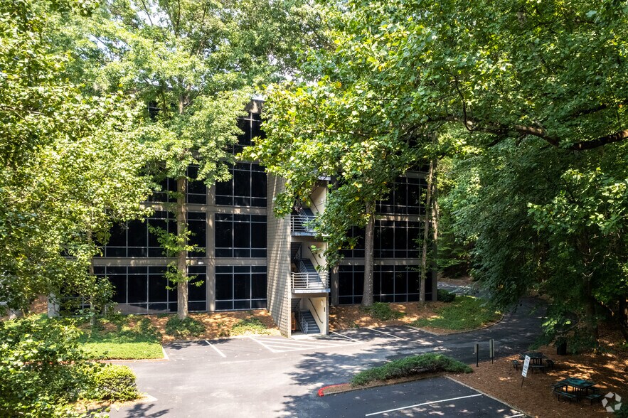 6400 Powers Ferry Rd NW, Atlanta, GA for lease - Building Photo - Image 2 of 12