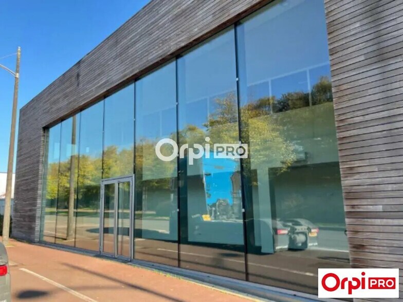 Flex in Tourcoing for lease - Building Photo - Image 3 of 14