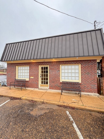 115 S Munford St, Covington, TN for sale - Building Photo - Image 1 of 18