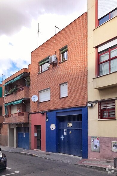 Calle de Sierra Molina, 31, Madrid, Madrid for sale - Primary Photo - Image 1 of 2