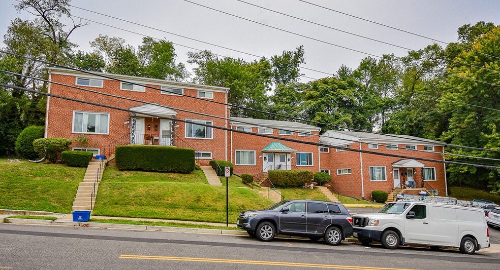 Holiday Hills Townhomes portfolio of 3 properties for sale on LoopNet.com - Building Photo - Image 3 of 13