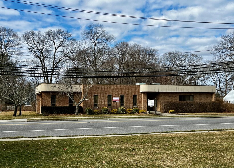 290 Hawkins Ave, Ronkonkoma, NY for lease - Building Photo - Image 2 of 22