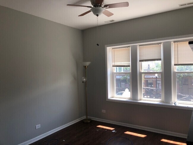 3014 W Irving Park Rd, Chicago, IL for sale - Interior Photo - Image 3 of 18