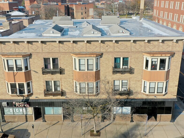 127 Liberty Pole Way, Rochester, NY 14604