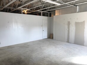 350 Scholes St, Brooklyn, NY for lease Interior Photo- Image 2 of 4