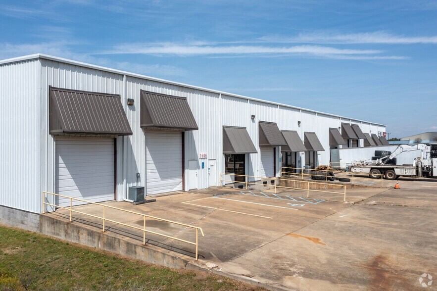 2506-2514 Midpark Rd, Montgomery, AL for sale - Primary Photo - Image 1 of 1