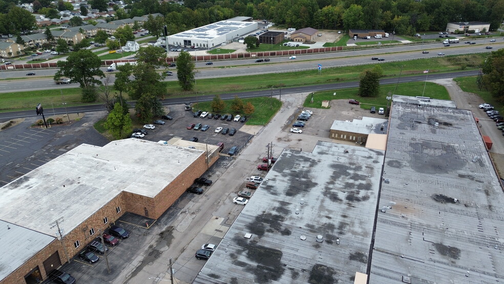 33220-33250 Lakeland Blvd, Eastlake, OH for lease - Building Photo - Image 2 of 16