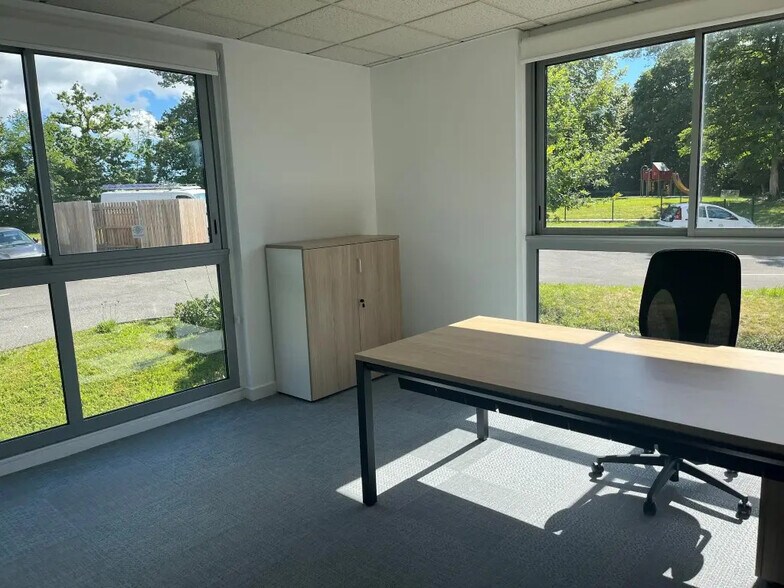 Office in Quimper for lease - Interior Photo - Image 1 of 1