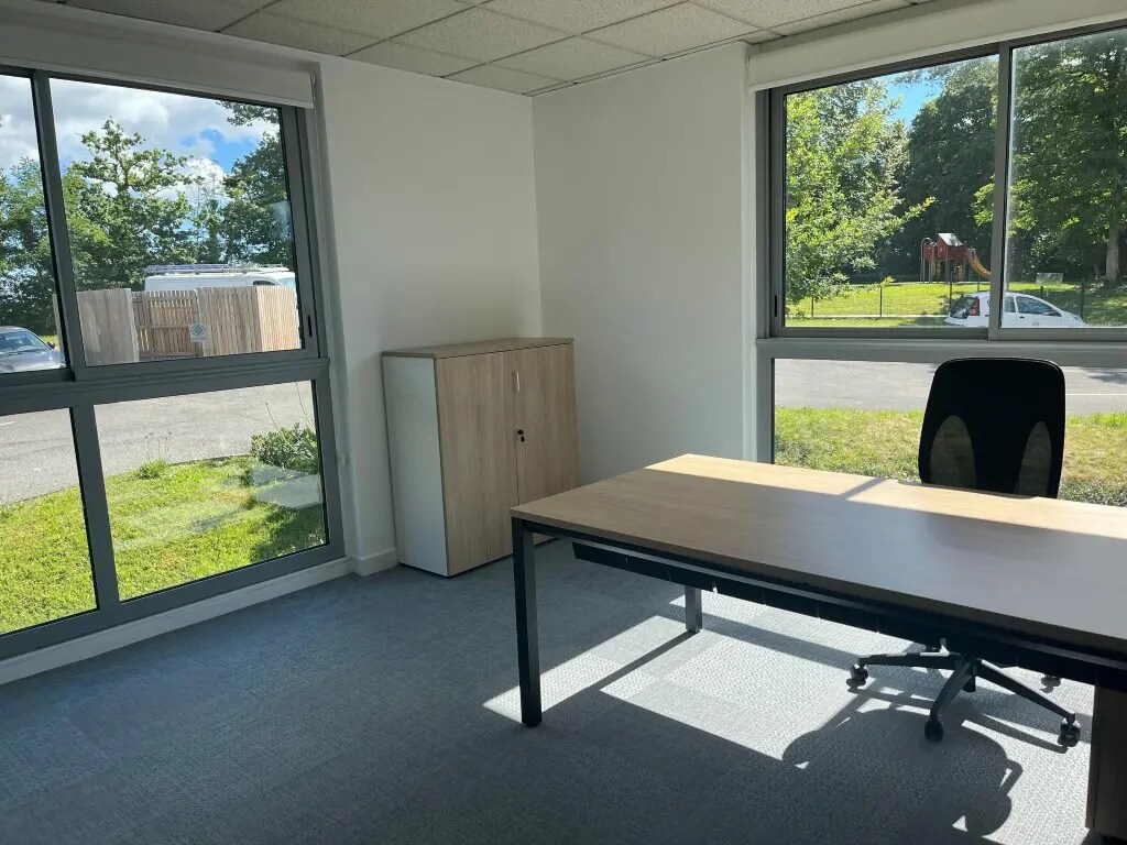 Office in Quimper for lease Interior Photo- Image 1 of 2