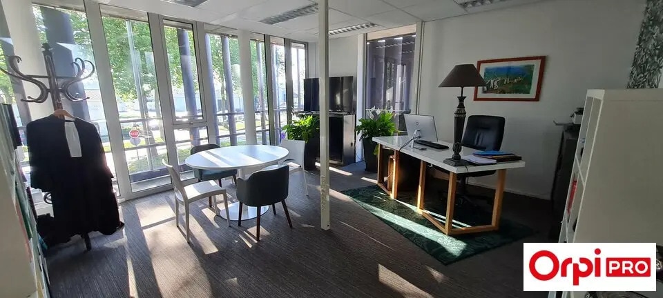 Office in Trégueux for lease Interior Photo- Image 1 of 5