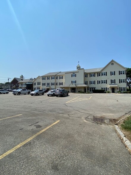 2-18 Vinal Sq, Chelmsford, MA for lease - Building Photo - Image 3 of 13