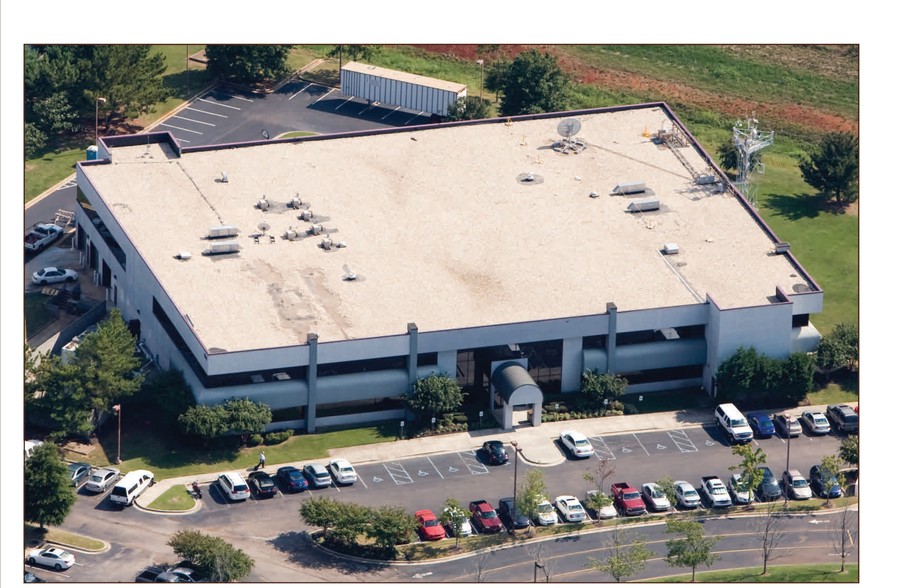 124 Jetplex Blvd, Huntsville, AL for lease - Building Photo - Image 1 of 5