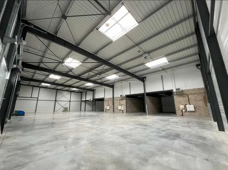 Route De Martigues, Marignane for sale - Building Photo - Image 3 of 8