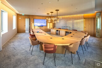 6 Allée de L'arche, Courbevoie for lease Interior Photo- Image 2 of 3