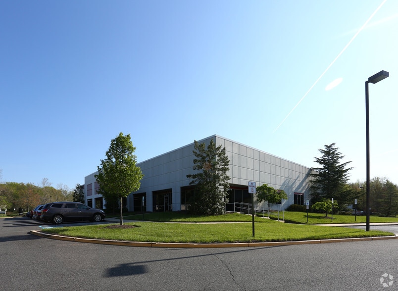 3 Terri Ln, Burlington, NJ for lease - Primary Photo - Image 1 of 8