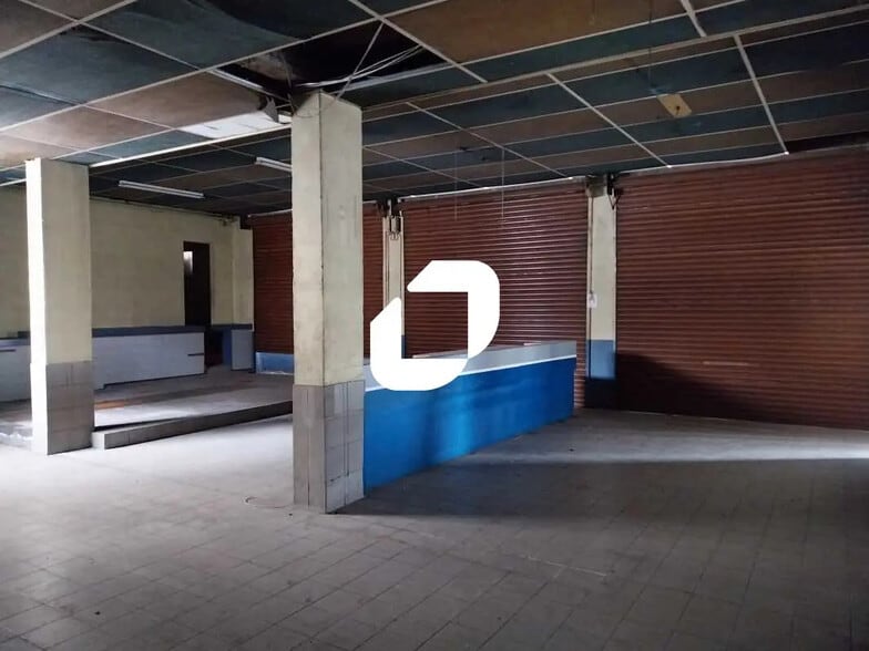 Retail in Béziers for lease - Interior Photo - Image 1 of 10