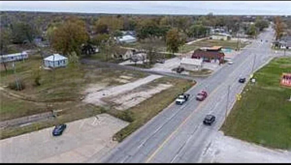 1303 East St, Iola, KS for sale - Building Photo - Image 1 of 1