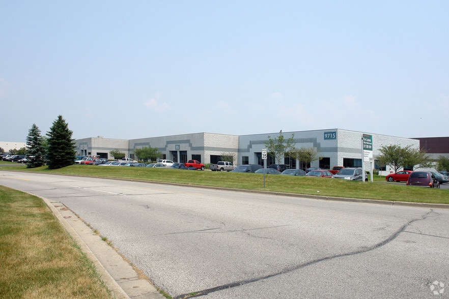 9715 Kincaid Dr, Fishers, IN for lease - Building Photo - Image 3 of 9