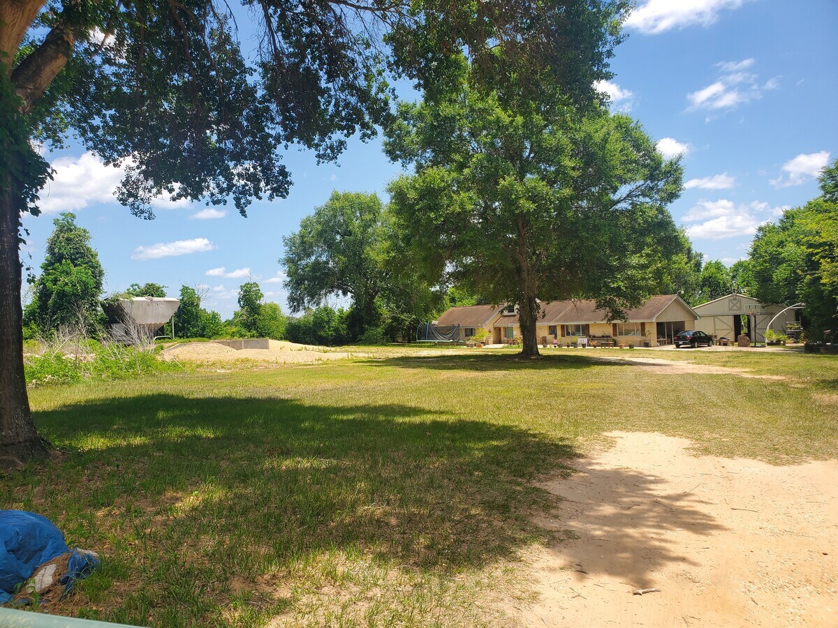 17996 TX105, Plantersville, TX 77363