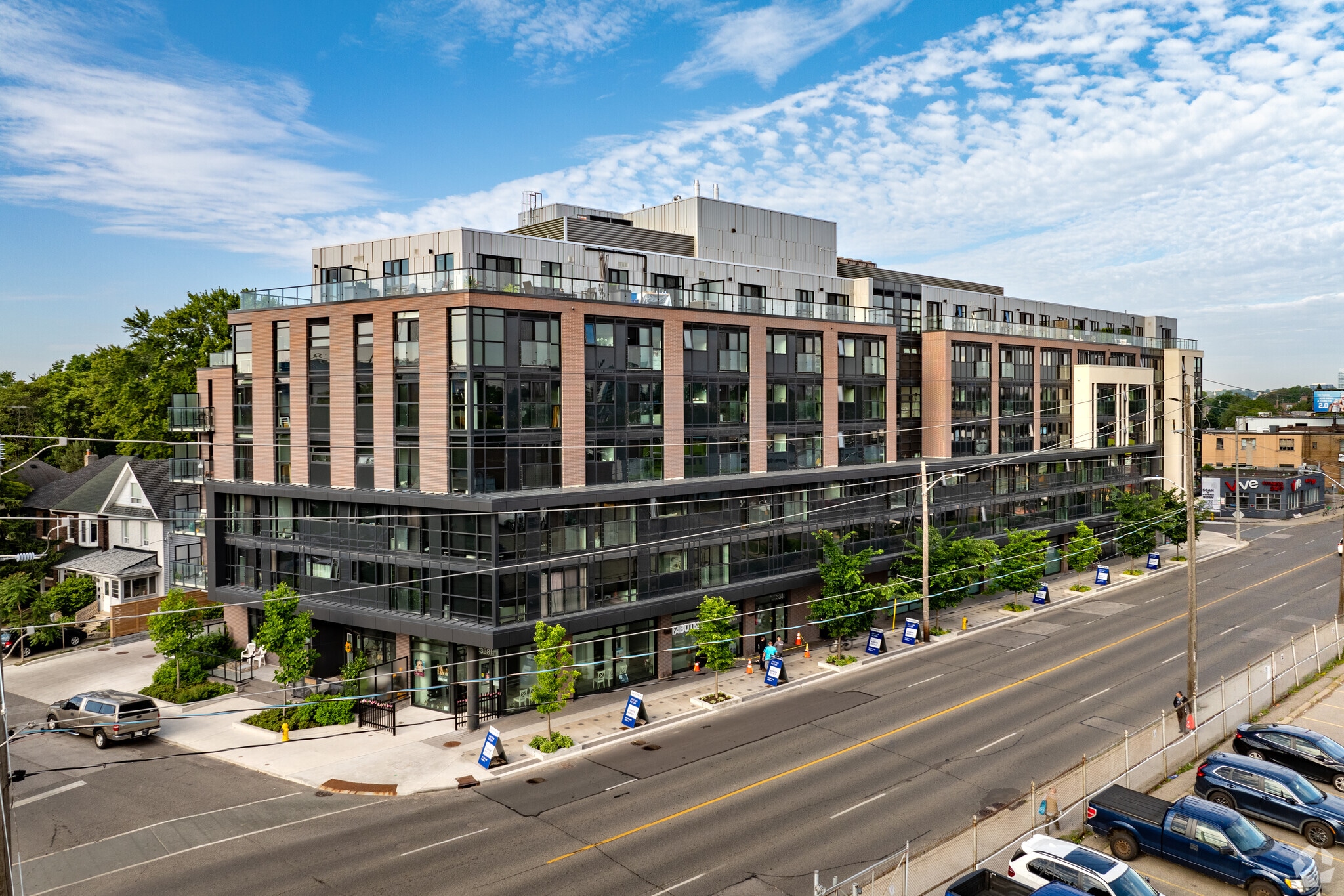 3385 Dundas St W, Toronto, ON for sale Primary Photo- Image 1 of 1