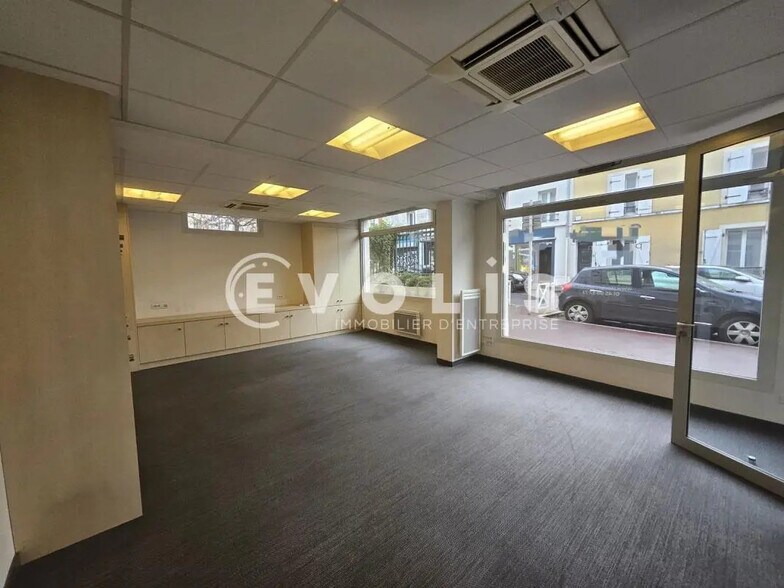 Office in Montrouge for sale - Building Photo - Image 2 of 16