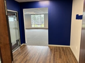 695 Mansell Rd, Roswell, GA for lease Interior Photo- Image 1 of 8