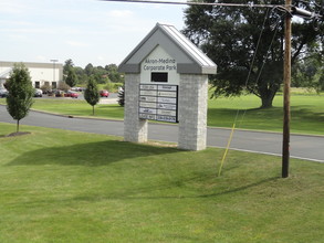 1093 Medina Rd, Medina, OH for lease Building Photo- Image 1 of 4