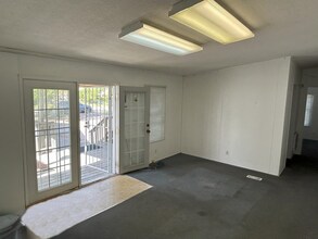 601 Lily St, Corpus Christi, TX for lease Interior Photo- Image 2 of 9
