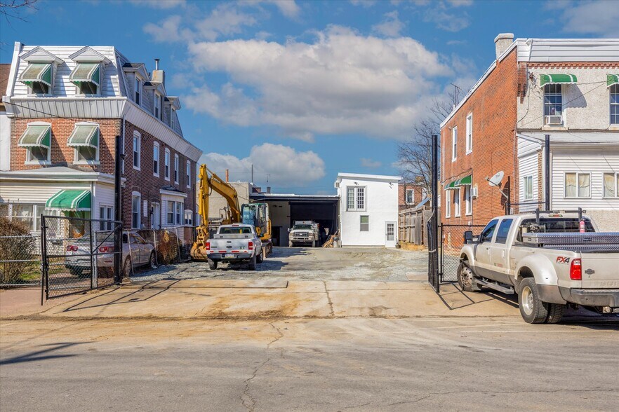 6809 Greenway Ave, Philadelphia, PA 19142