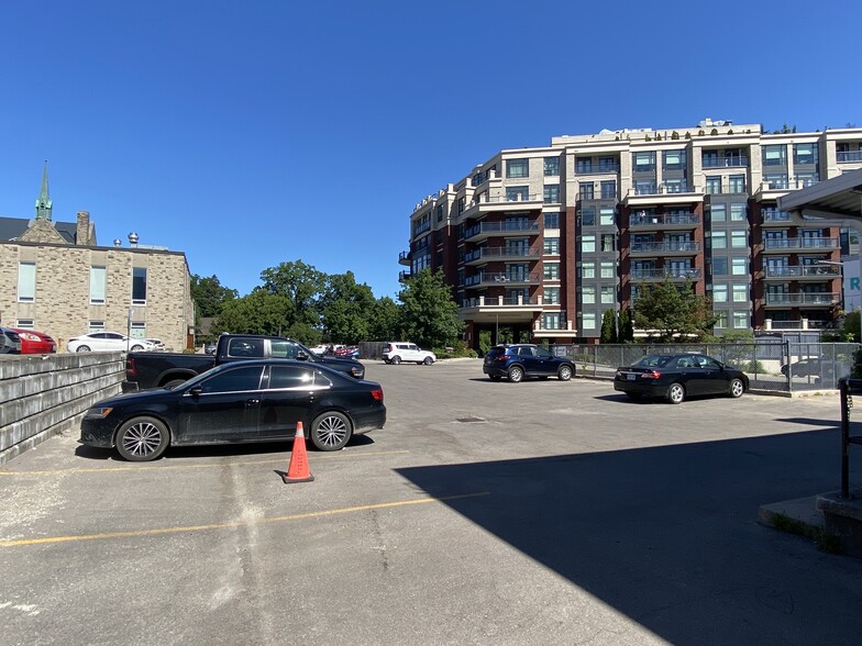 4894-4896 Dundas St W, Toronto, ON for lease - Building Photo - Image 3 of 6