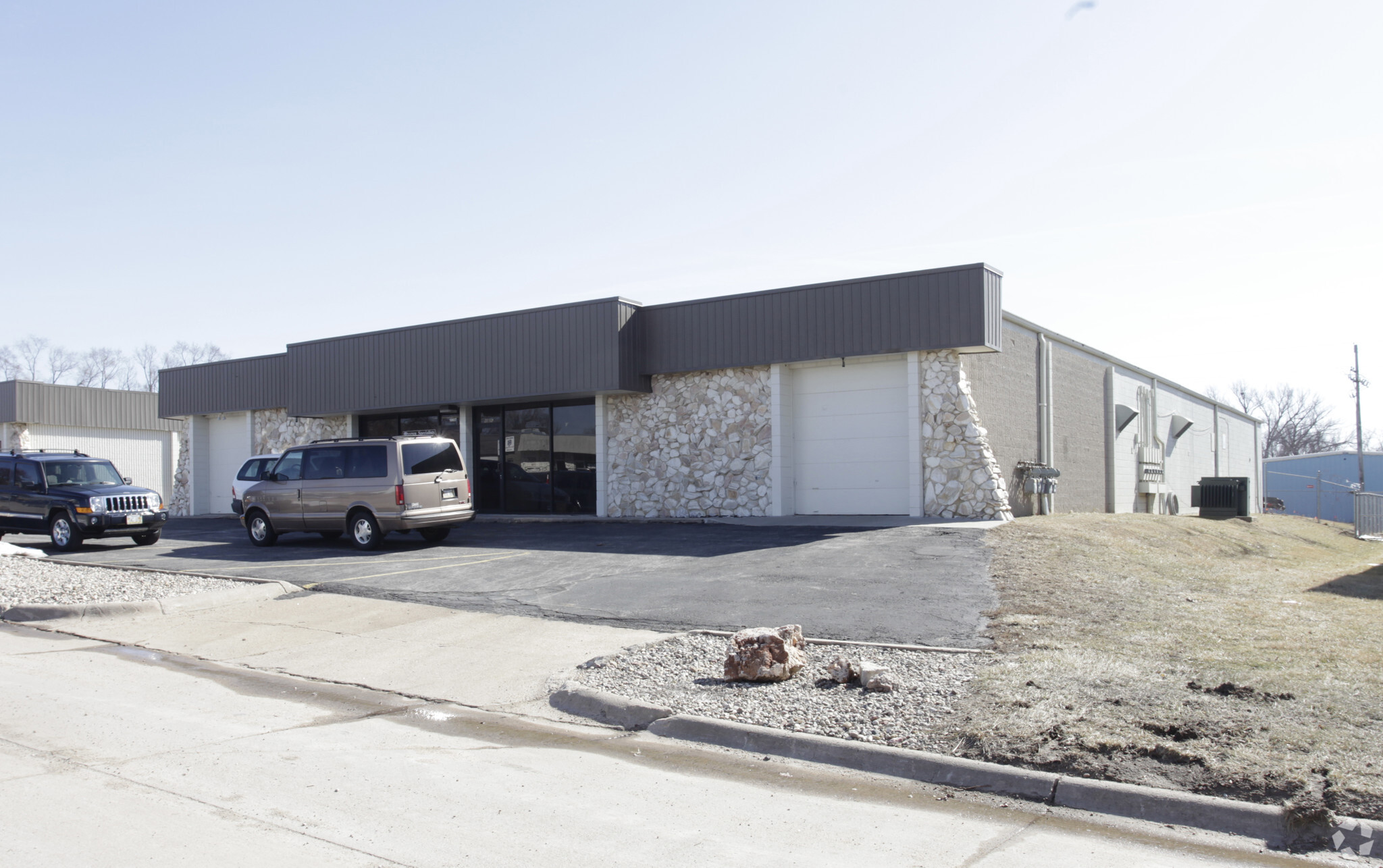 10605-10611 Bondesson Cir, Omaha, NE for sale Primary Photo- Image 1 of 1