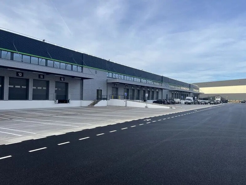 Industrial in Aulnay-sous-Bois for lease - Building Photo - Image 3 of 14