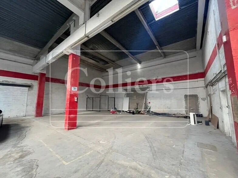 Office in Vitrolles for lease - Interior Photo - Image 2 of 10