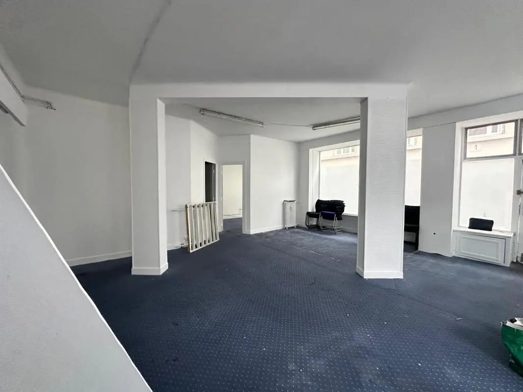 1 Square De Verdun, Paris for lease Building Photo- Image 1 of 8