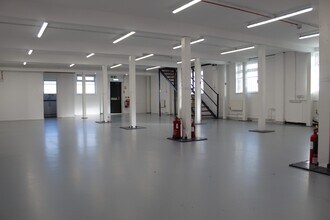 Albury Clos, Reading for lease Building Photo- Image 2 of 10