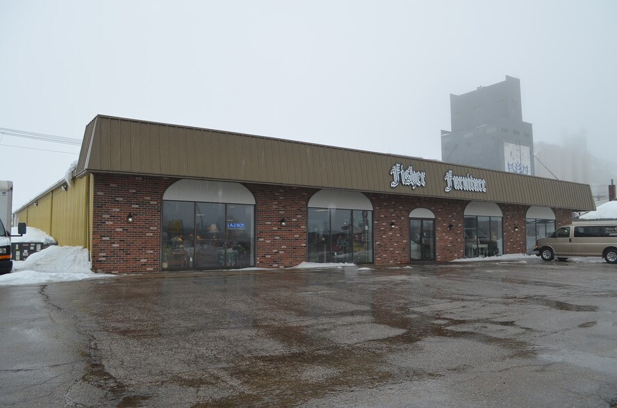 421 1st St, Madison, MN for sale - Primary Photo - Image 1 of 1