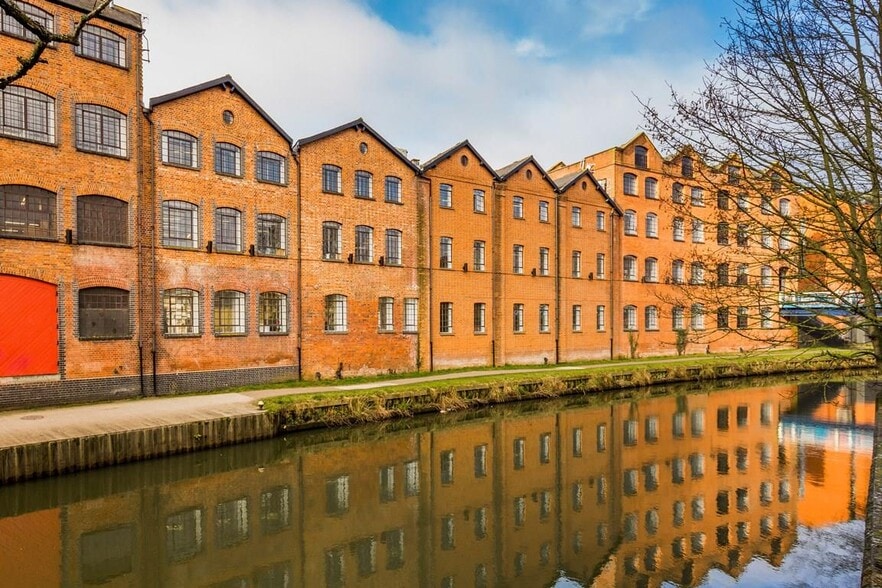 3 Walnut Tree Clos, Guildford for lease - Building Photo - Image 2 of 2