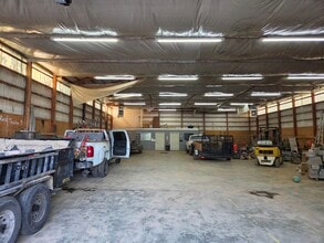 5003 Park Central Ct, Nicholasville, KY for lease Interior Photo- Image 2 of 9