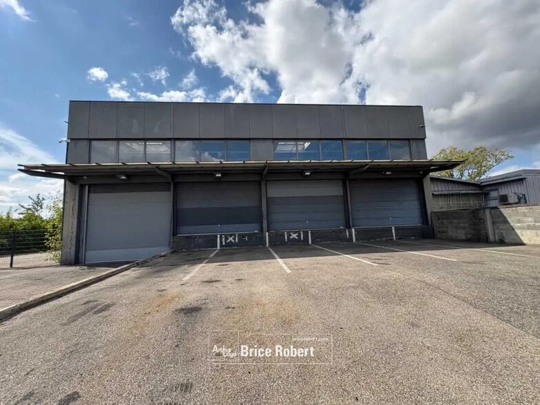 Office in Saint-Priest for lease - Building Photo - Image 1 of 7