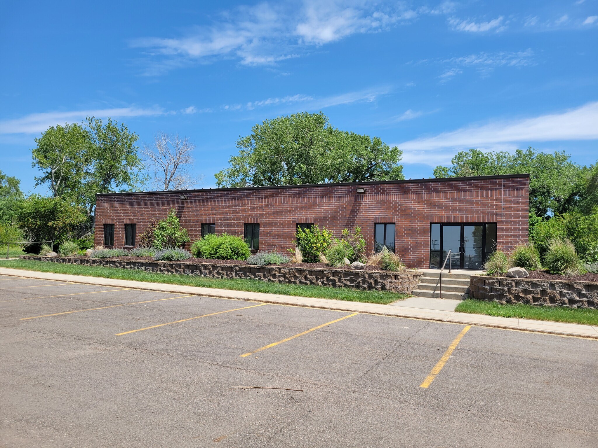 608 W 23rd St, Yankton, SD 57078