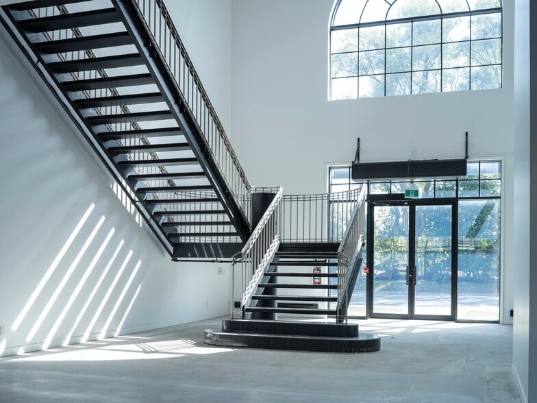 2650 St Clair Av W, Toronto, ON for sale - Interior Photo - Image 3 of 99