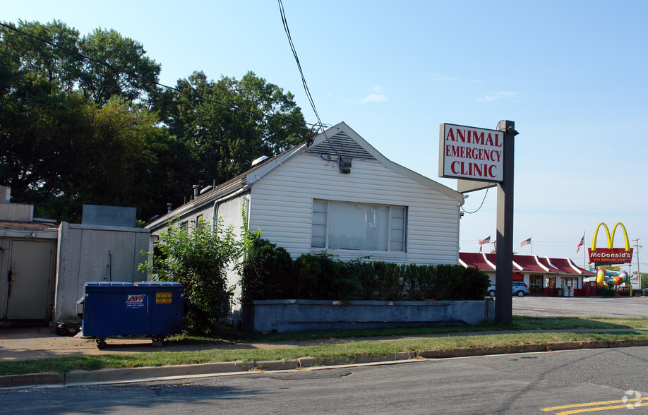 1210 Snowden St, Fredericksburg, VA for lease - Building Photo - Image 2 of 4