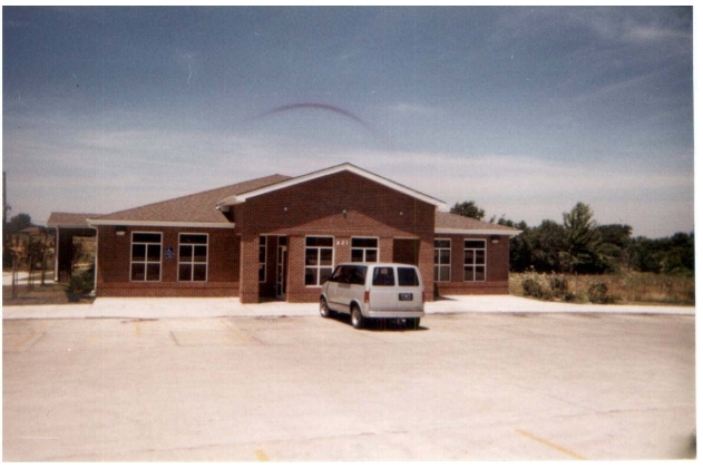 401 Schug Ave, Peculiar, MO for sale - Primary Photo - Image 1 of 1