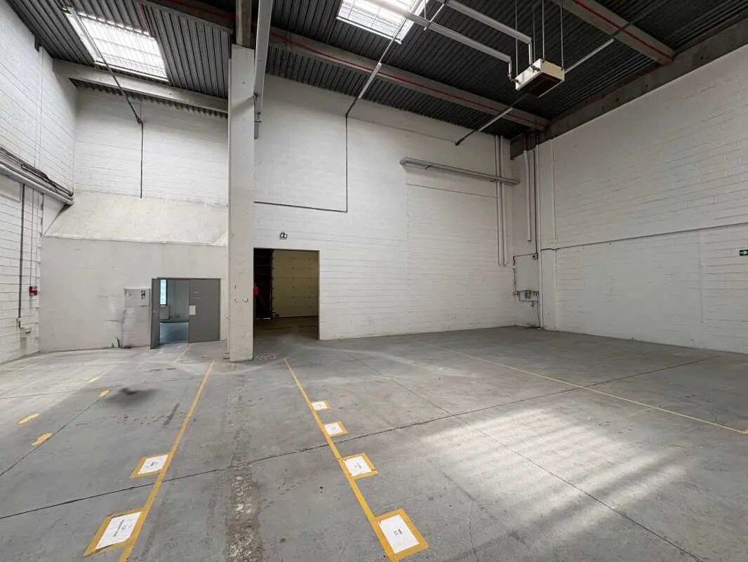 Office in Saint-Quentin-Fallavier for lease Interior Photo- Image 1 of 24